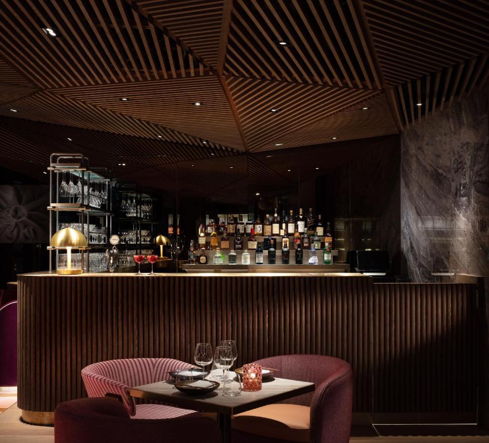 The Hari Hong Kong Hotel Exterior foto The bar at the restaurant